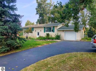 2221 Potter Rd E, Traverse City, MI 49696