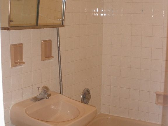4th image of 1213 N 34th Ave APT 08