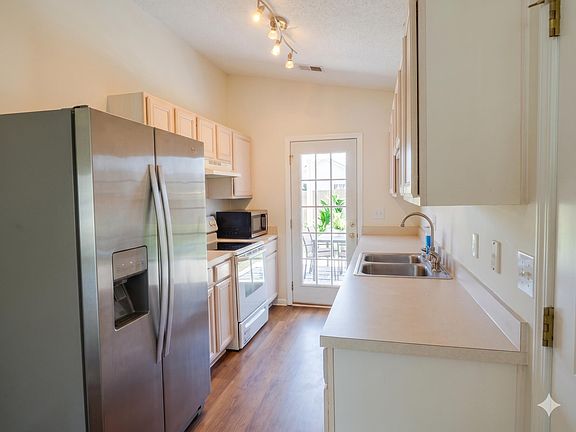 4th image of 408 Jamestown Dr