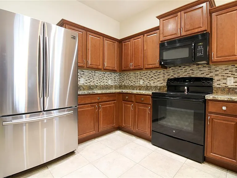 811 Krenson Woods Ln — Photo 10