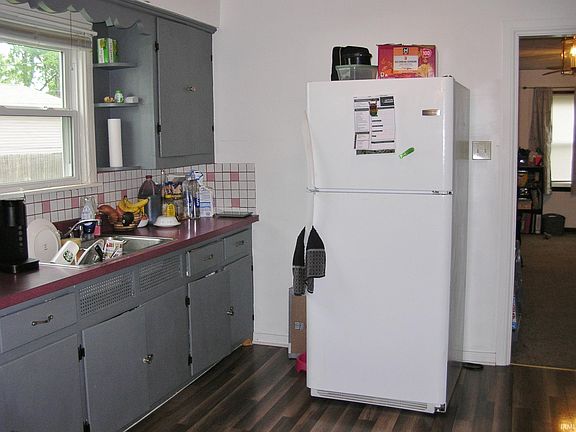 4th image of 1318 E Missouri St