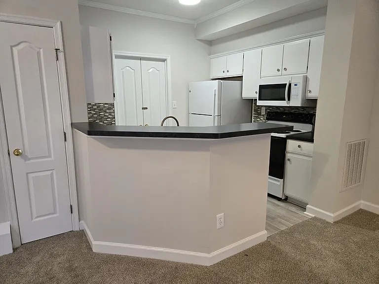 730 Windbrook Cir — Photo 4