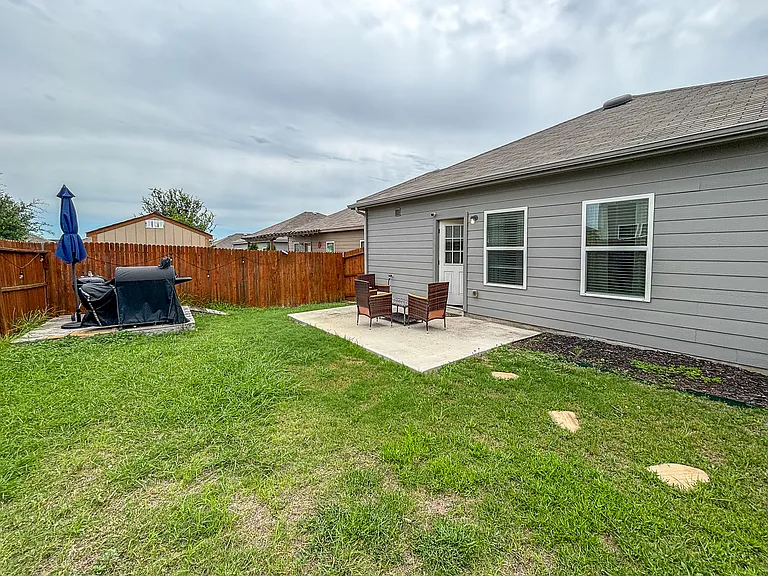 9023 Alvarado Bnd — Photo 32