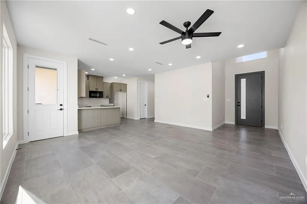 3 bed, 2.5 bath, 1663 sqft, $1,950 — Photo 3