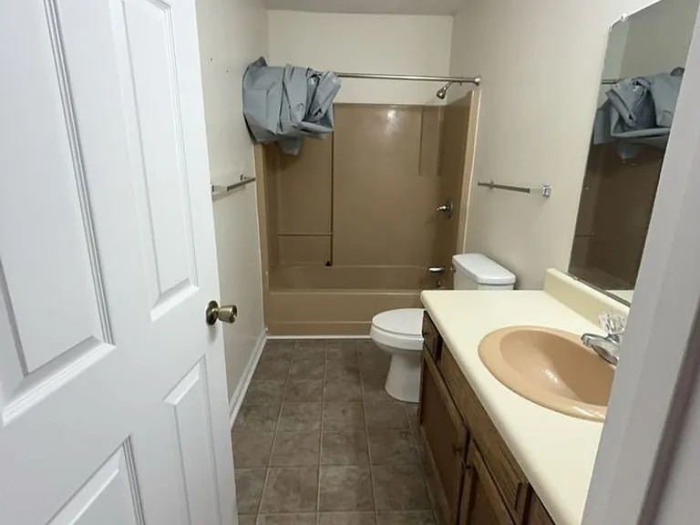 Creekwood Apartments — Photo 28