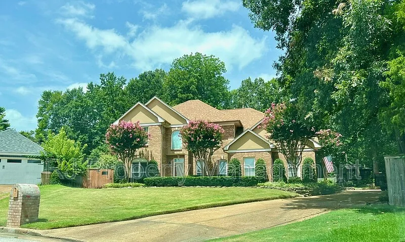5 bed, 3.0 bath, 2829 sqft, $3,000 — Photo 1