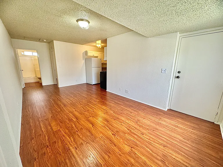 11957 Runnymede St #11957 — Photo 2