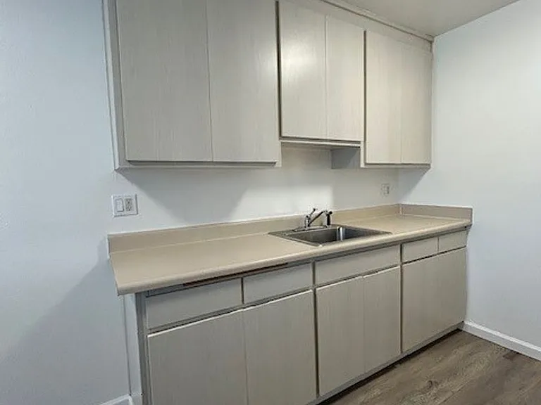1 bedroom, 1 bath, apartment is perfect for those seeking a comfortable and convenient living space. — Photo 7