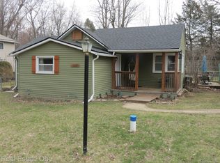 1648 Lombardy Dr, Highland, MI 48356