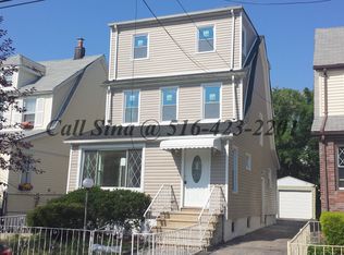 11126 204th St, Saint Albans, NY 11412
