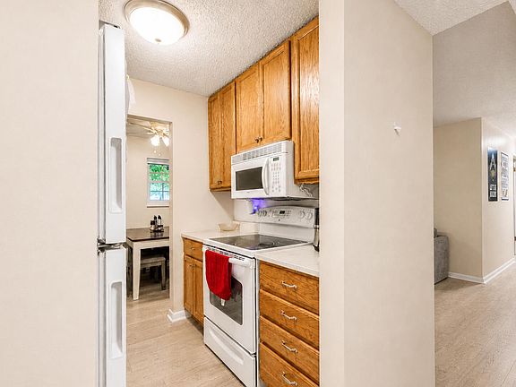 3rd image of 511 Broadway Ave APT 101