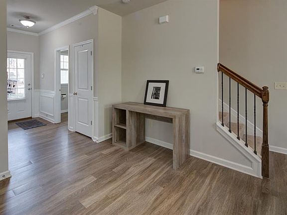 4th image of 158 Northfield Cir