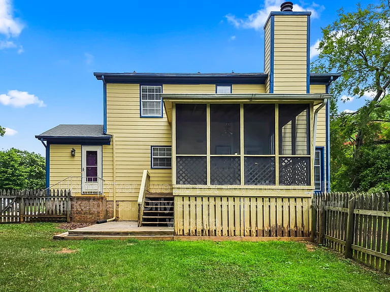 9444 Stately Oak Ln — Photo 17