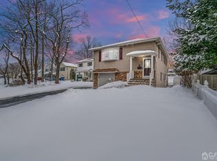 76 Chain O Hills Rd, Iselin, NJ 08830