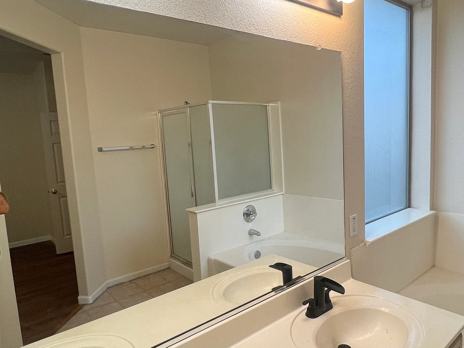 6605 W Lawrence Ln — Photo 2