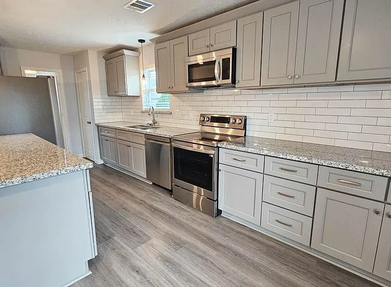 9327 Leader St — Photo 10