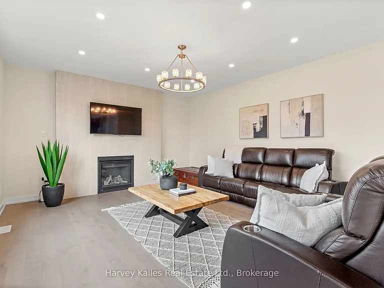 157 Springside Cres — Photo 12