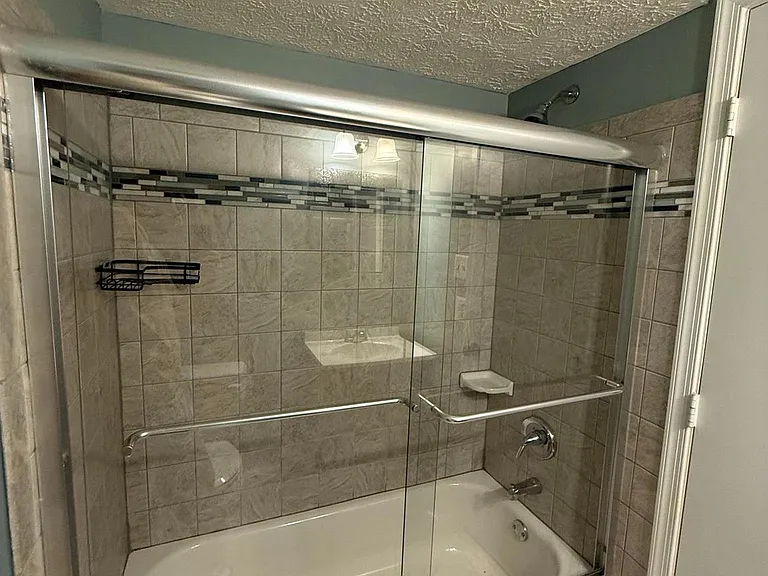 805 London Ct — Photo 21