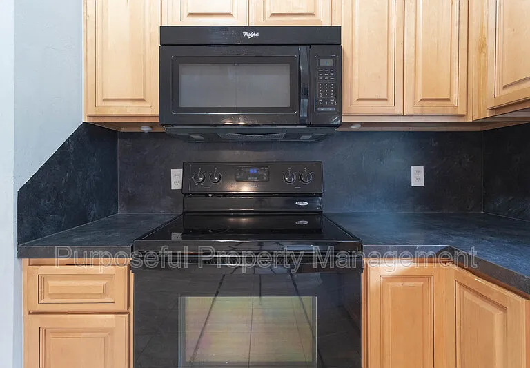 617 SW 36th St — Photo 10