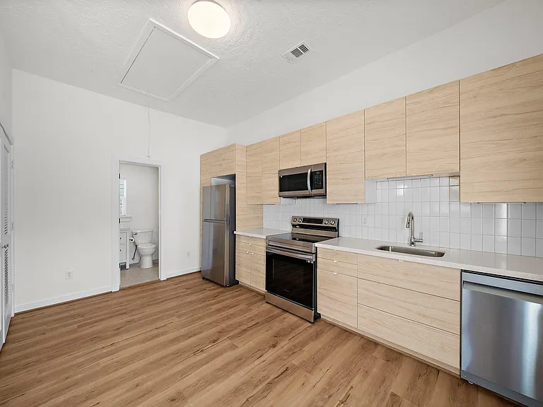 1414 Shearn St #B — Photo 2