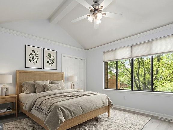 5th image of 404 Peach Ct