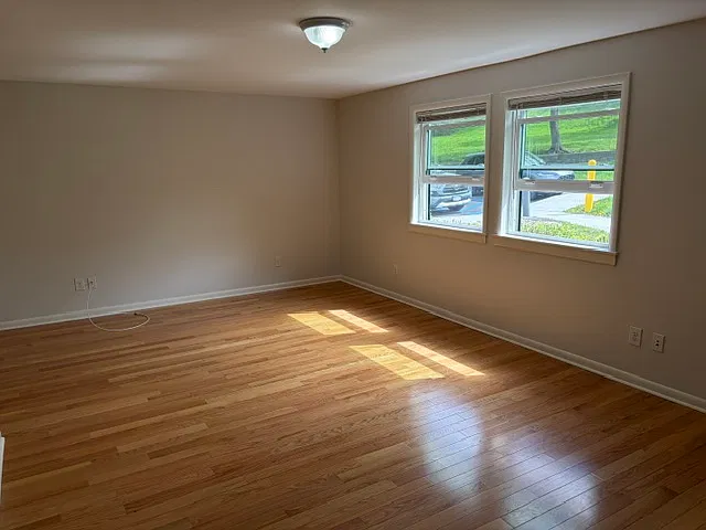 1 bed, 1077 sqft, $1,325 — Photo 3