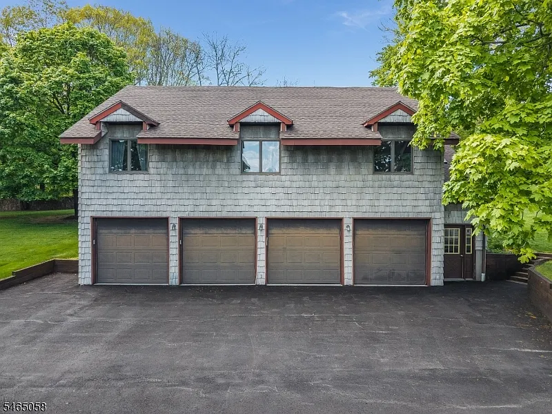 3 bed, 2.0 bath, $3,200 — Photo 2