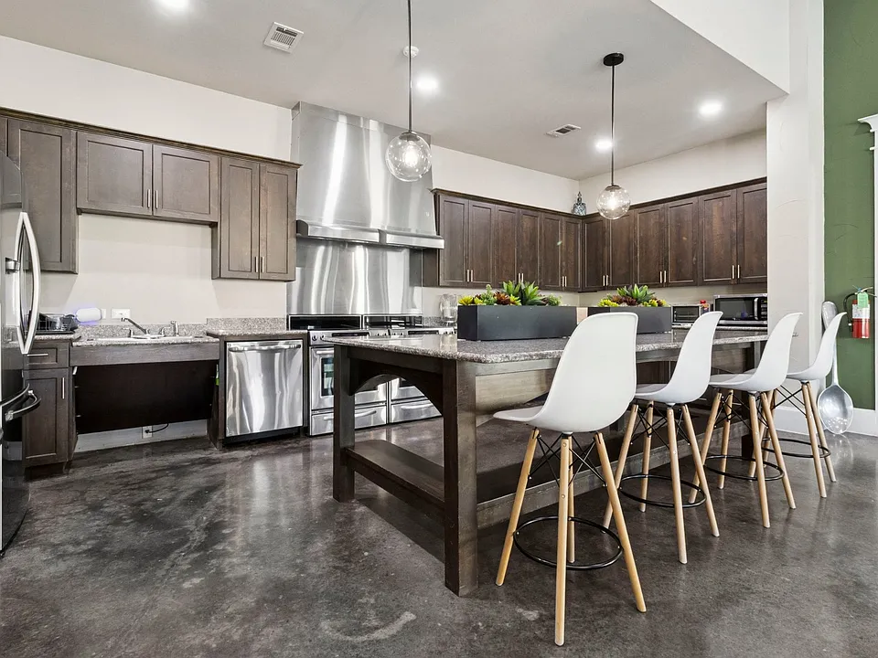 Silverado Apartments
