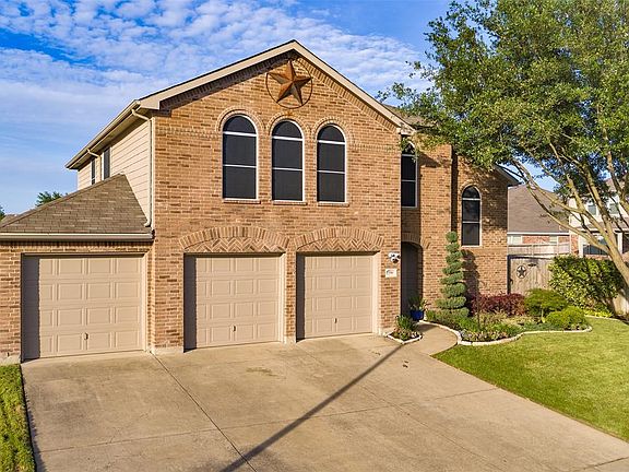 3rd image of 1006 Castroville Dr