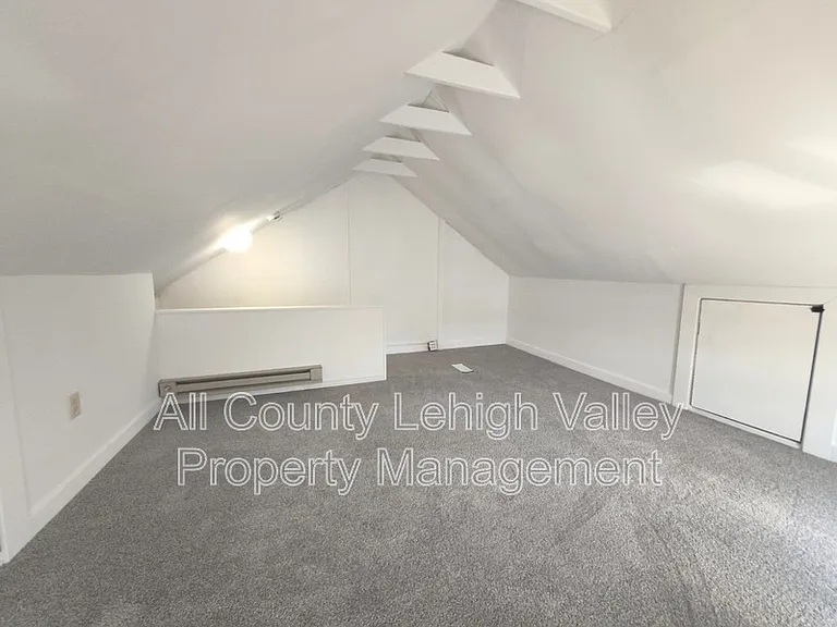 1141 Emmett St — Photo 7