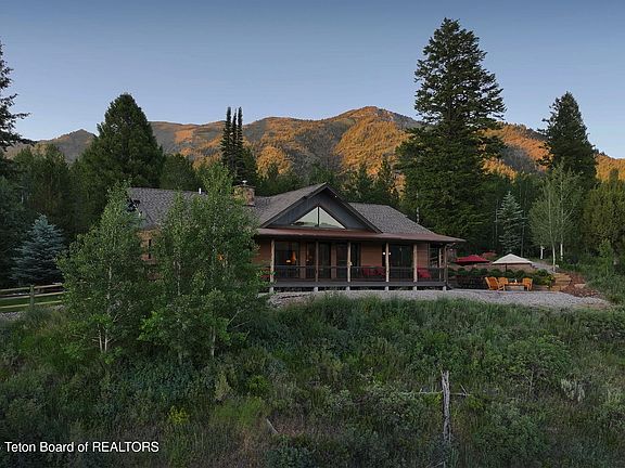 2nd image of 166 Aspen Ridge Trl