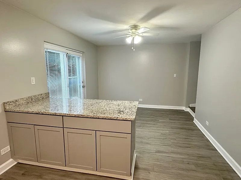 3 bed, 1.5 bath, 1200 sqft, $1,995 — Photo 4