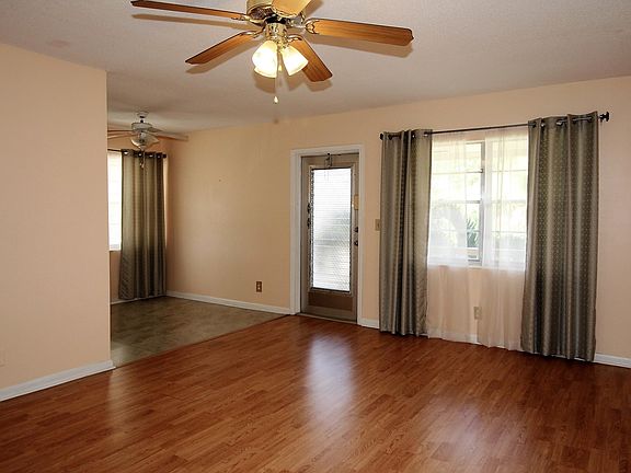 3rd image of 229 Coventry J