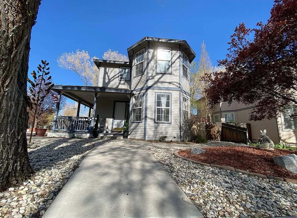 319 Mountain St — Photo 2