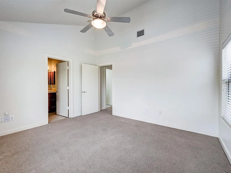 1729 Reinerman St — Photo 22