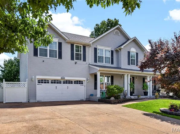 312 Quiet Country Dr, Saint Peters, MO 63376
