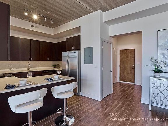 5th image of 2499 N Halsted St #Z6pm3p5kk