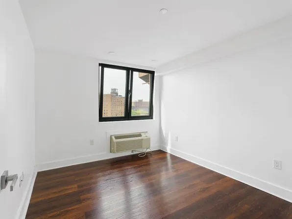 874 Willoughby Avenue image 6 of 11