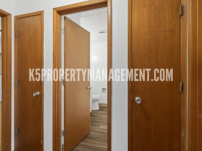 Town and Country Apartments — Photo 11