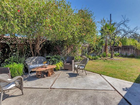 4th image of 2413 De Soto Dr