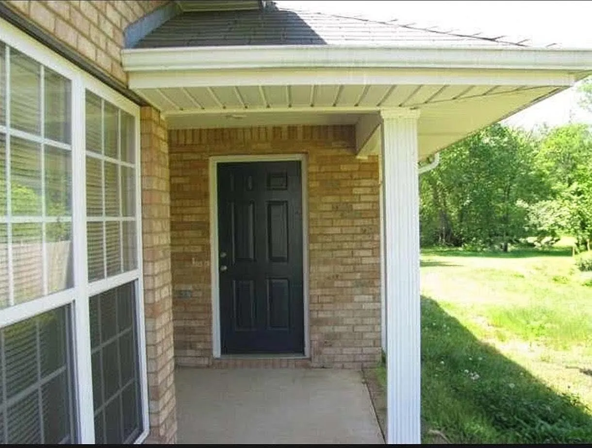 3 bed, 1367 sqft, $1,700 — Photo 4
