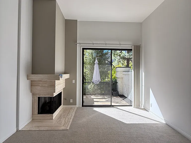 1492 Palisades Dr — Photo 1