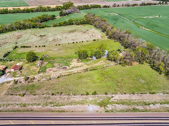 4th image of 601 N Highway 77