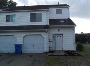 2 Saffron Dr, Lumberton Township, NJ 08048