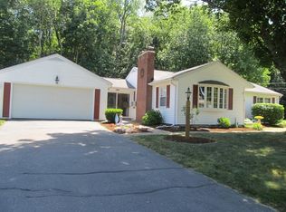 16 Devonshire Dr, Wilbraham, MA 01095