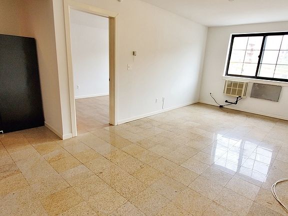 5th image of 25-24 Broadway #Cc3