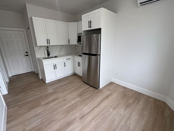 4th image of 2425 SW 6th St APT 2