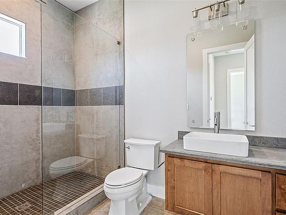 3rd image of 456 Buena Vista Dr