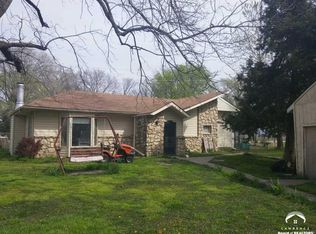 1796 E 1500th Rd, Lawrence, KS 66044
