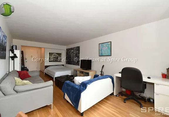4th image of 3060 Crescent St APT 4E